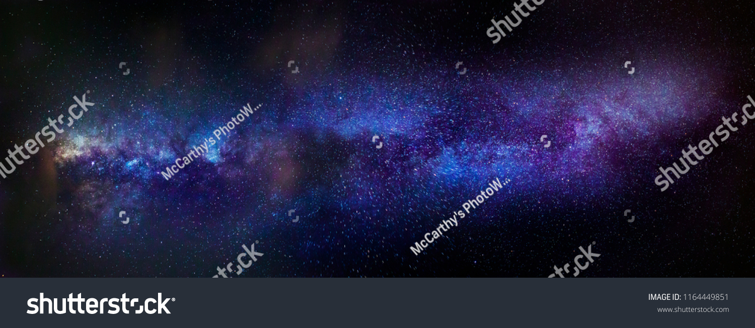 Komplettes Panorama der Milchstraße mit hoher Sternendichte