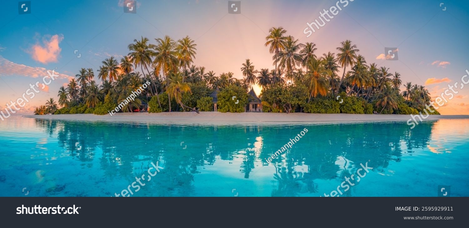 Panorama einer tropischen Insel mit Palmen und Sandstrand