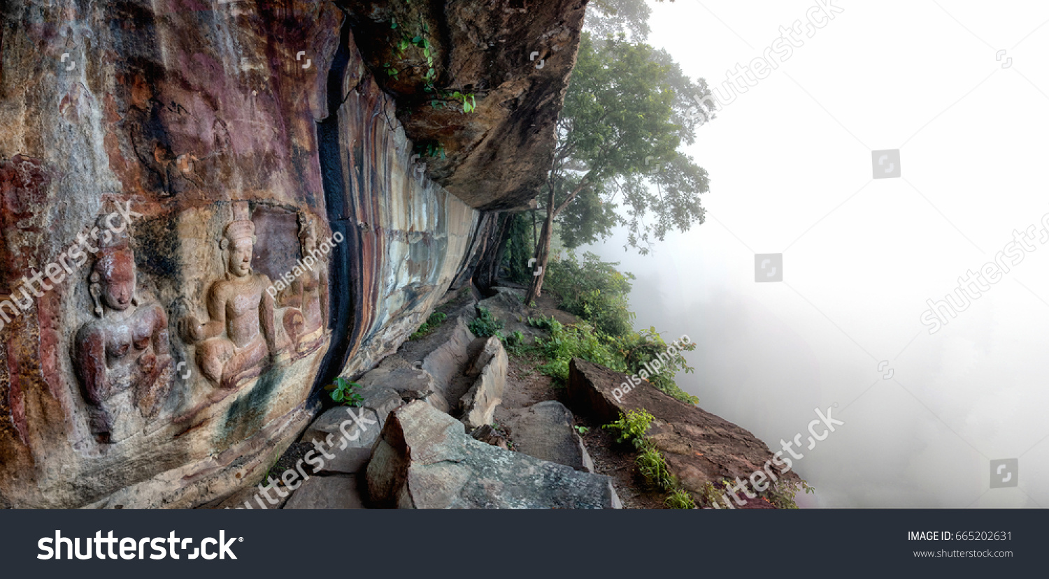 Nebelige Landschaft als Symbol für Ruhe und Naturverbundenheit