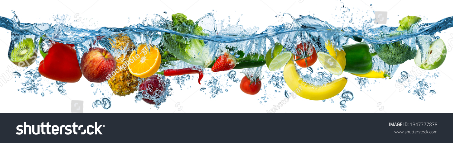 Früchte und Gemüse im Wasser
