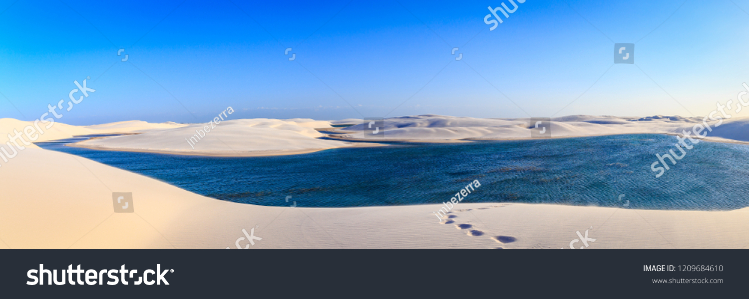Blaue Lagune in den Dünen von Lençóis Maranhenses Brasilien