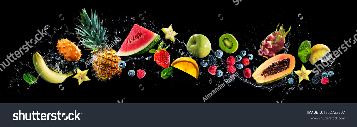 Früchte mit Wasserspritzern Schwarz