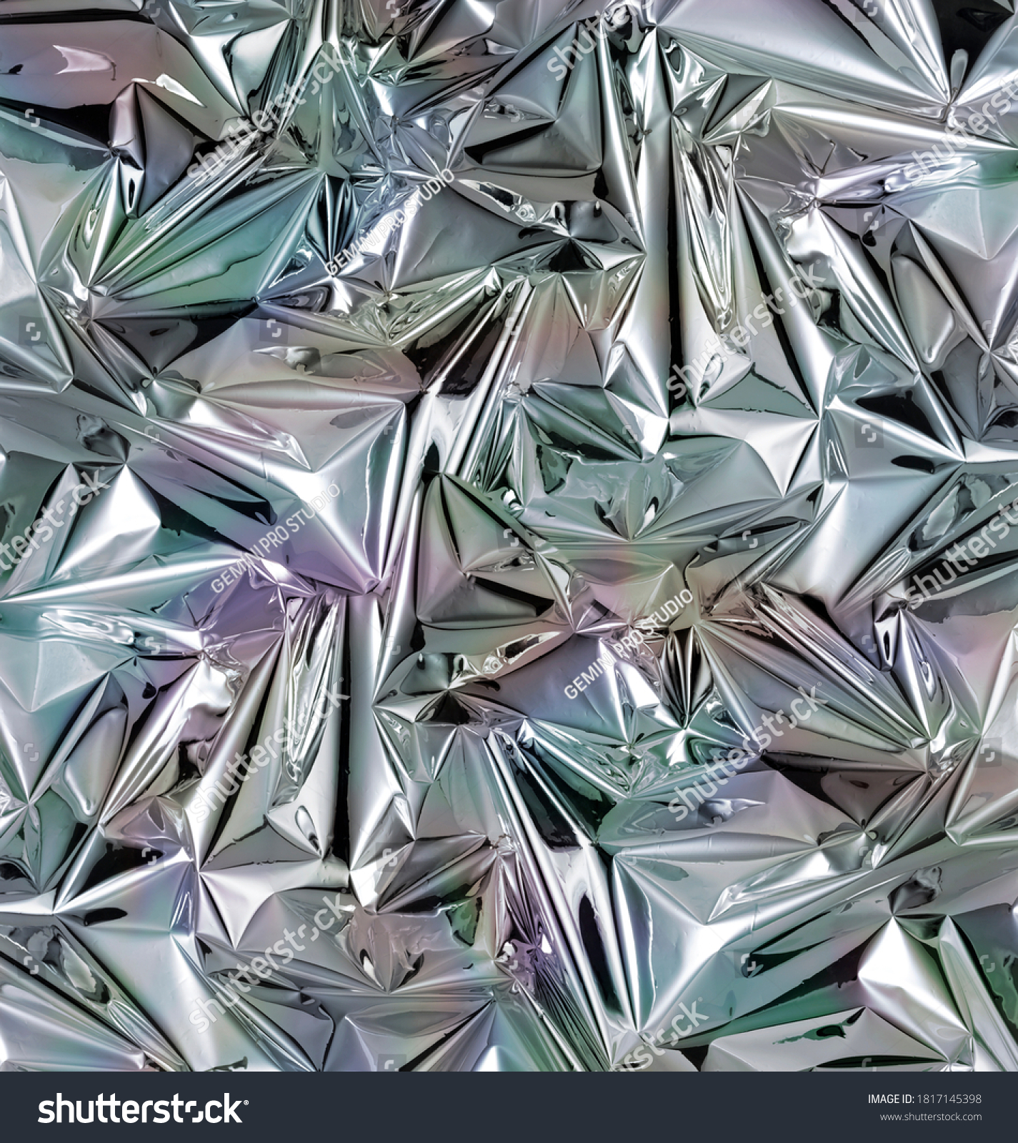 Krumplige glänzende Silberfolie in Nahaufnahme