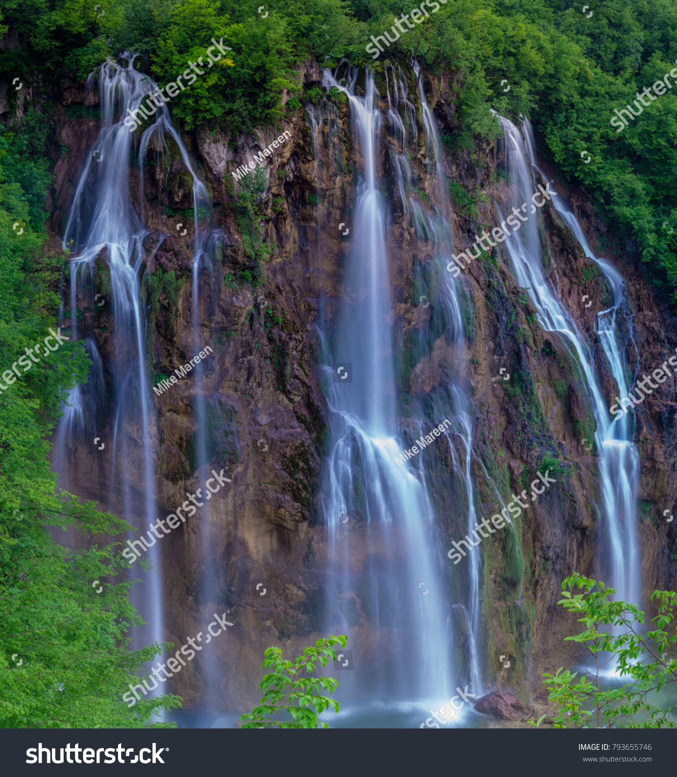 Berühmte Wasserfälle im Nationalpark Plitvice